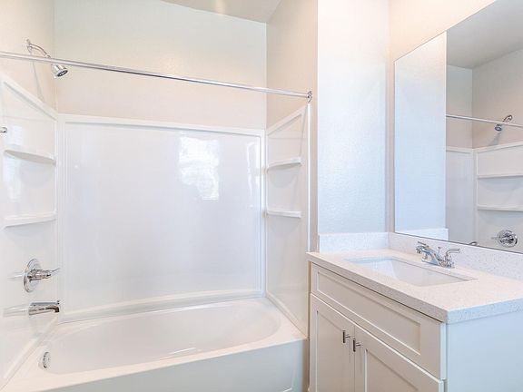 5th image of 111 Park Place Cir #B