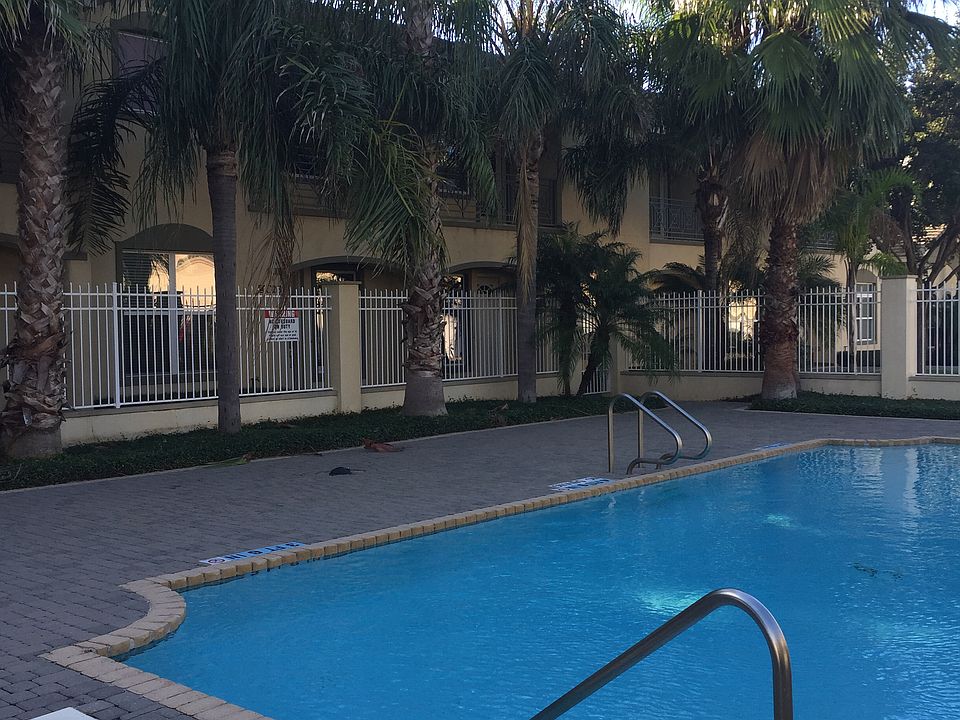2nd image of 800 Sunset Drive #C