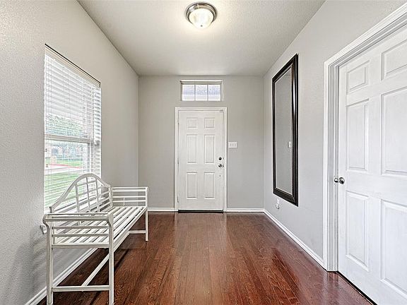 4th image of 5628 Grenada Dr