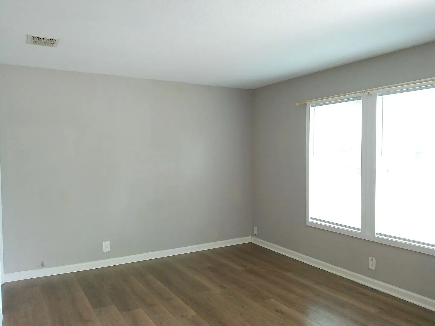 1046 Chamberlain - 2/Bed 1/Bath - $1500/month — Photo 2
