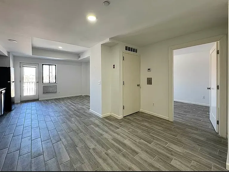 14-43 31st Ave #4B — Photo 5