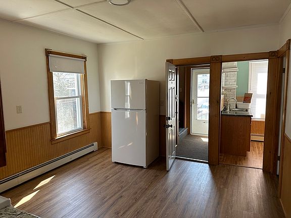 5th image of 136 Campbell St
