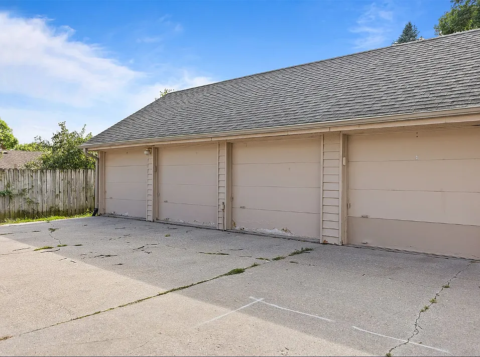 2 bed, 974 sqft, $1,200 — Photo 3