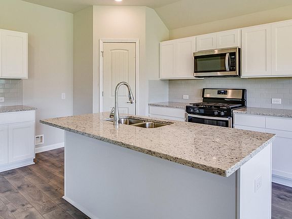 4th image of 133 Hill View Dr