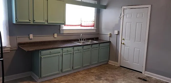 2806 E 5th Ave — Photo 12