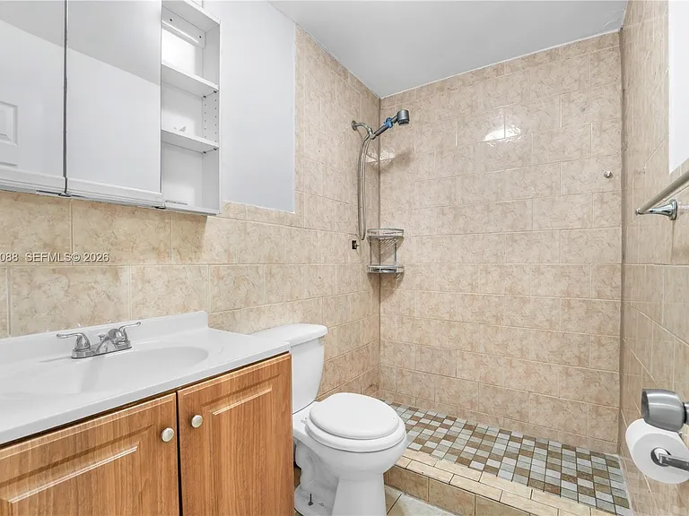 1305 W 53rd St #420 — Photo 15
