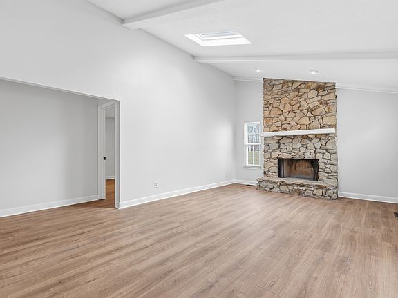 5th image of 2922 Horse Hill West Dr W