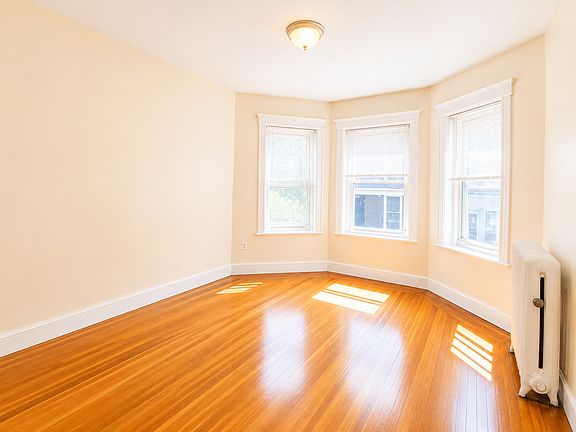 4th image of 27 Queensberry St #10R