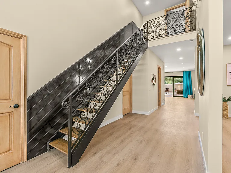 6635 Ben Ave — Photo 9