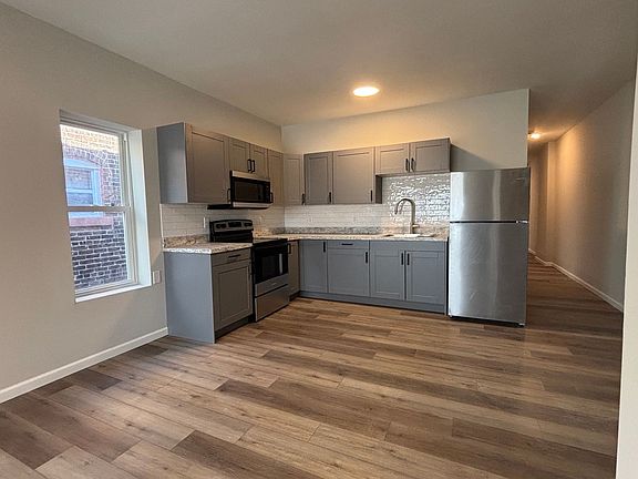 3rd image of 14614 Lake Shore Blvd #1B