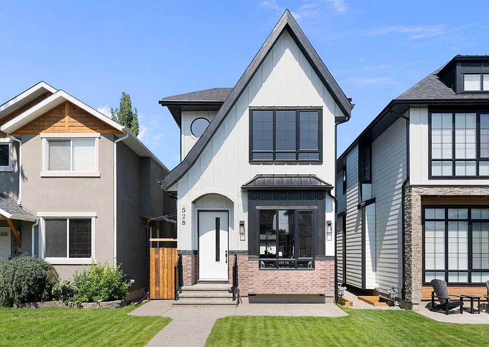 1st image of 528 S 52nd Ave SW