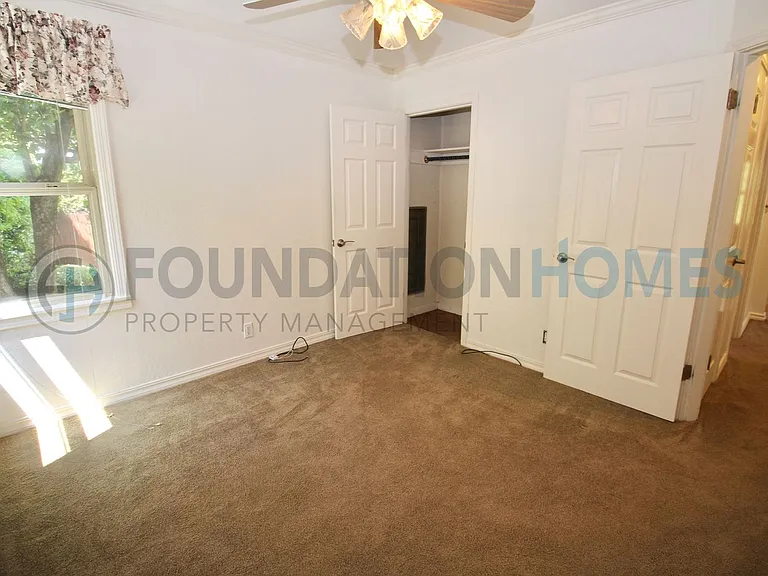 130 Suffield Ave — Photo 14