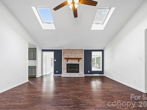 4th image of 130 Briarwood Dr