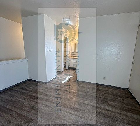 4th image of 1030 N San Joaquin St #2