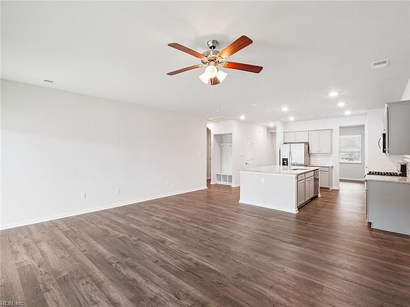 5th image of 5118 Duxbury Rd