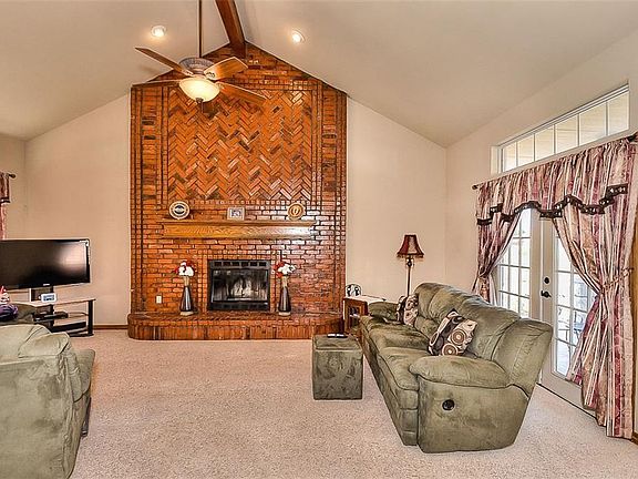 5th image of 668 Eagle Lake Ln