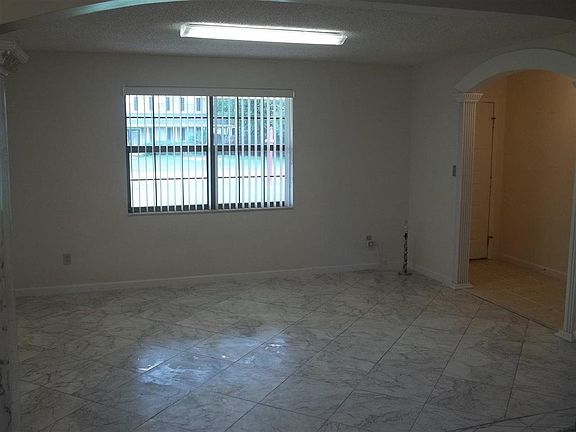 3rd image of 2142 Pineview Cir
