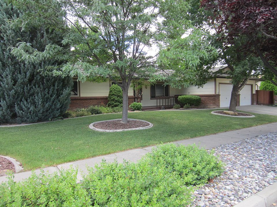 1st image of 3210 Applewood St