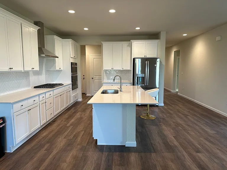274 Marlowe Dr — Photo 2