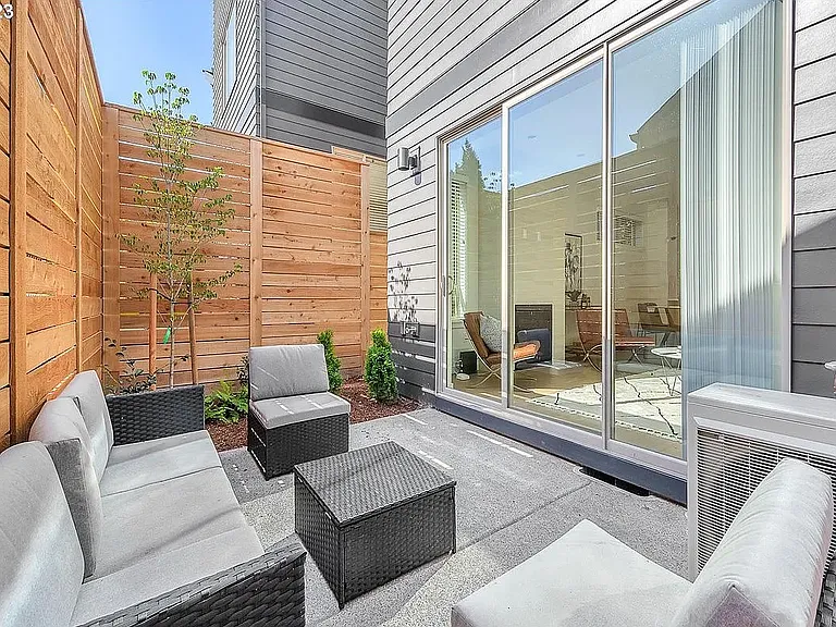 3686 SE Haig St — Photo 15