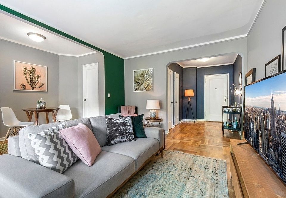 1st image of 10 Downing St APT 6V