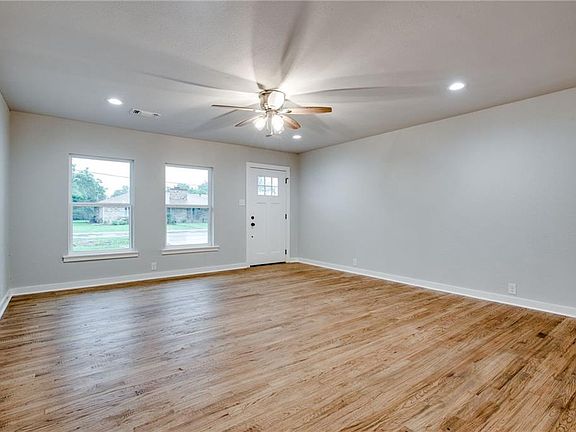 5th image of 613 W Oak St