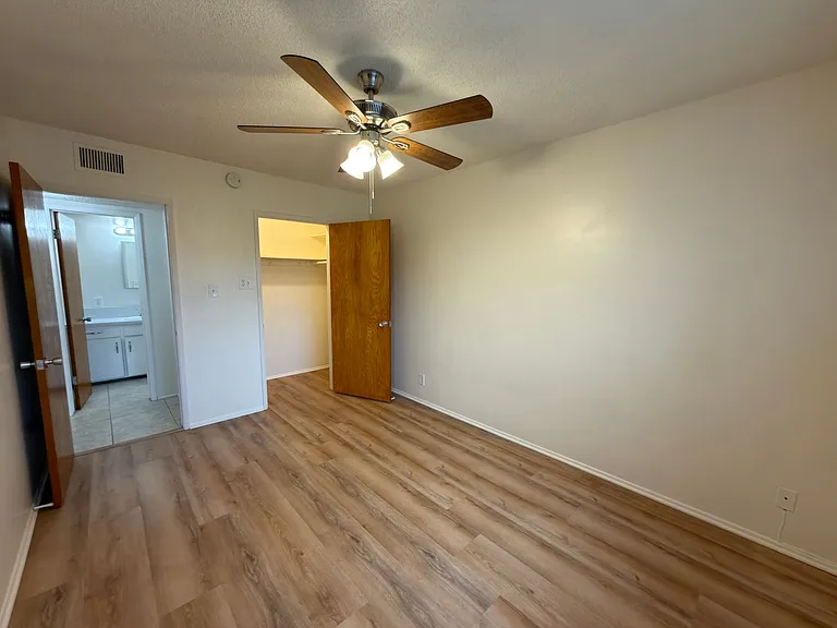 304 E Almond Ave — Photo 15