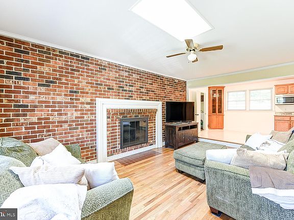 2nd image of 6805 Columbia Pike