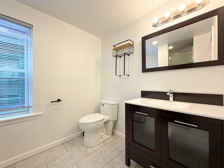 2129 Pine St #3R — Photo 8