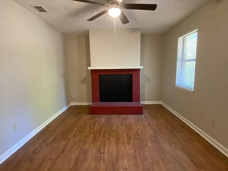 115/117 Oak Park Ct — Photo 2