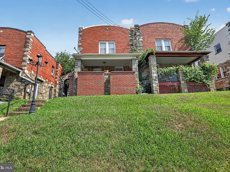5016 E Capitol St NE — Photo 2