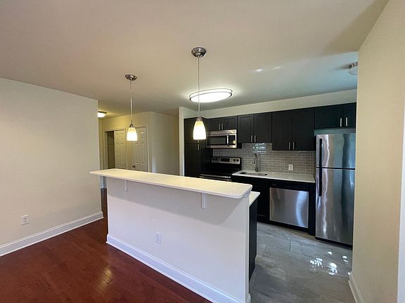 4th image of 76 Ridge Ave APT A6