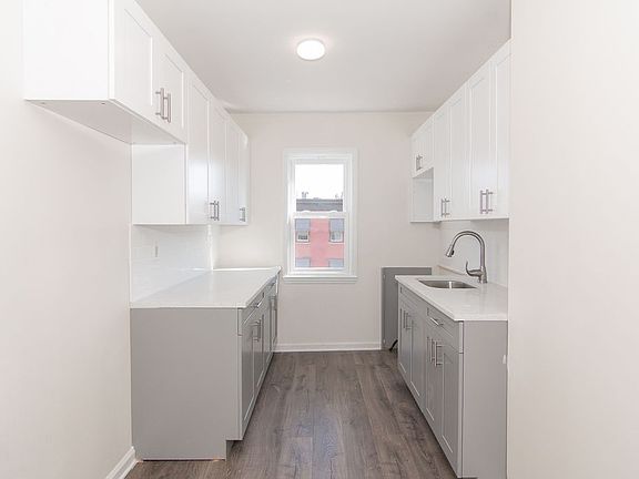 2nd image of 135 Monticello Ave #2