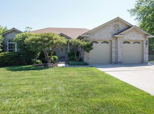 7862 Surreywood Dr, North Bend, OH 45052
