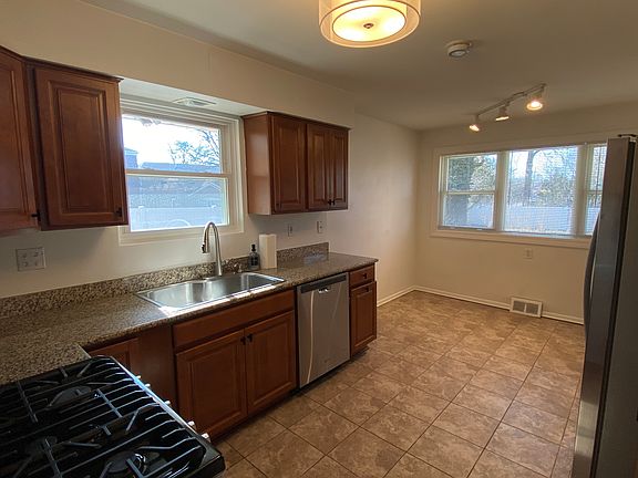 3rd image of 5444 Lawn Ave