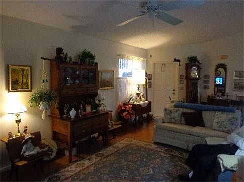 2nd image of 571 Lakeside Cir