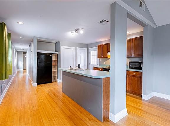 5th image of 305 S Cortez St