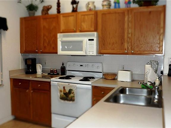 2nd image of 977 Park Terrace Cir