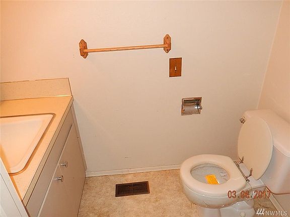 5th image of 612 W Wyandotte Ave