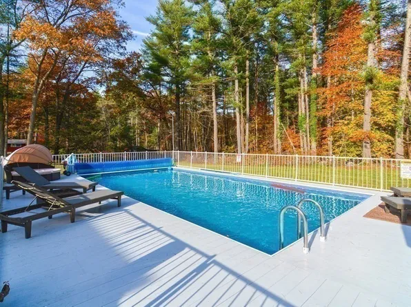 73 Sherwood Ln, Raynham, MA 02767