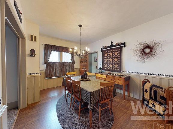 5th image of 415 Curtin St S
