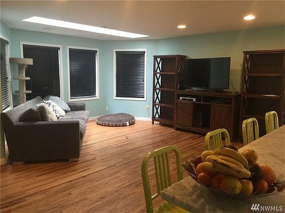 3rd image of 1225 N 192nd St