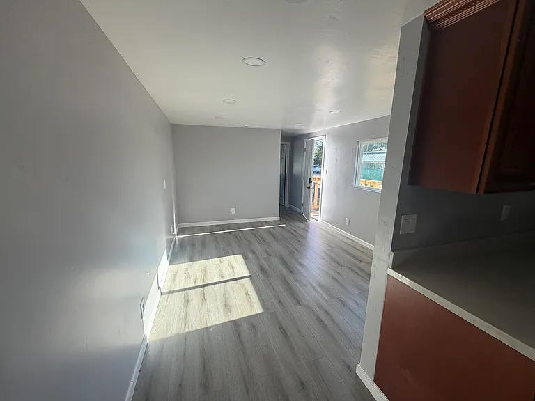 12 S Jupiter St — Photo 3