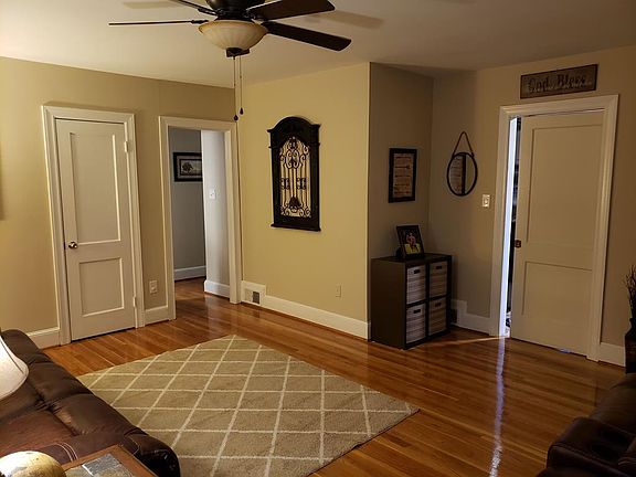 2nd image of 712 Prospect Hill Dr