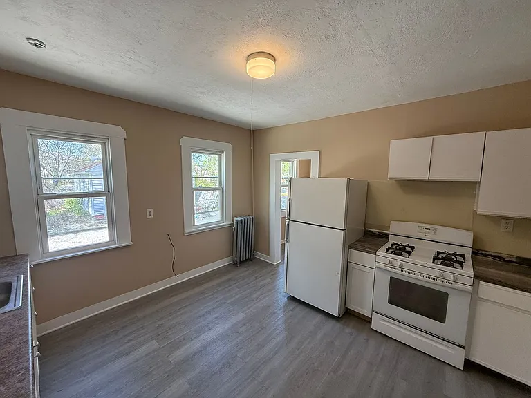 432 Sumner Ave — Photo 2
