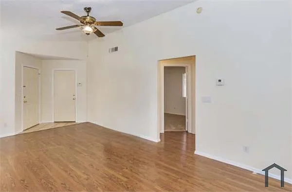 7338 W Paradise Dr — Photo 3