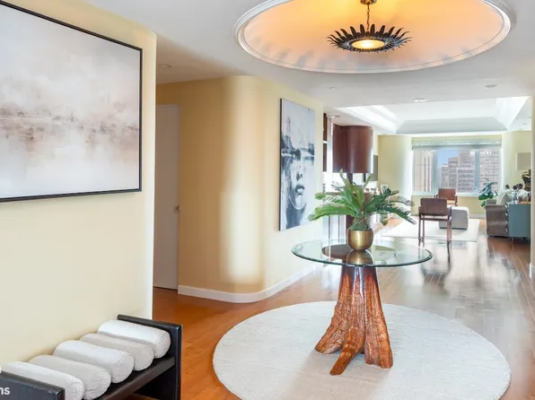 425 East 58th Street image 2 of 25