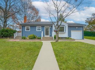 242 Kinkel St, Westbury, NY 11590