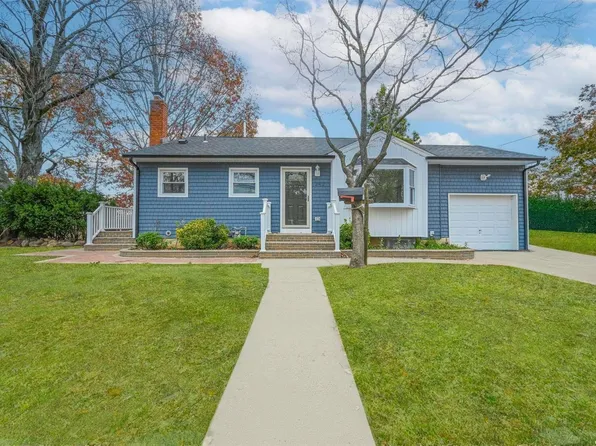 242 Kinkel Street, Westbury, NY 11590