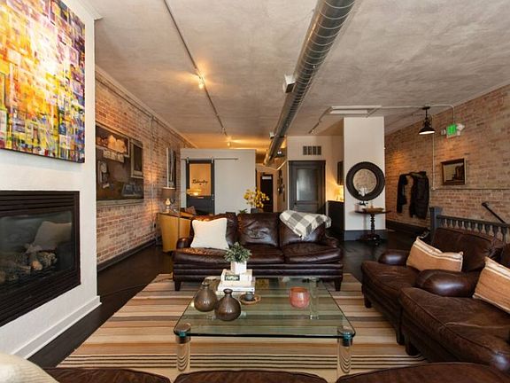 4th image of 827 1/2 S Franklin St #1